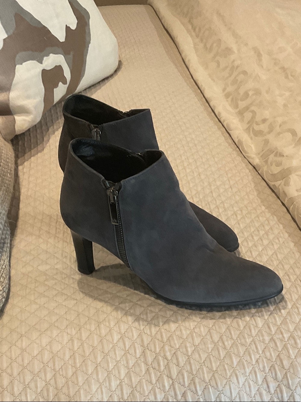 Aquatalia Charcoal Gray Suede Ankle Booties